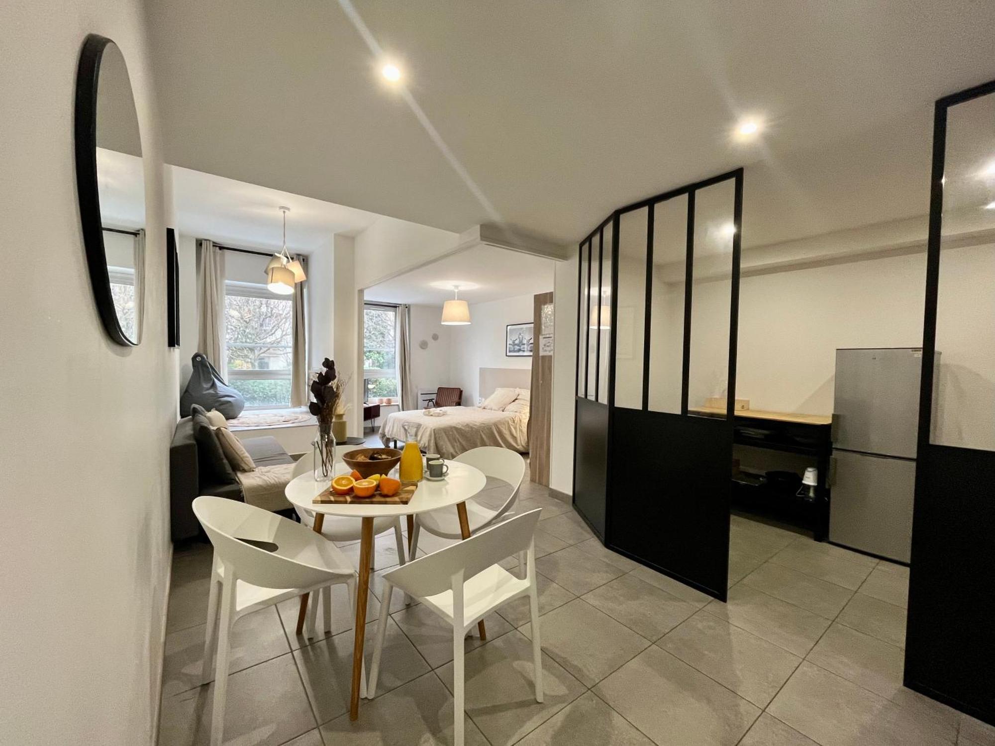 Suite Danbury Lyon Ngoại thất bức ảnh