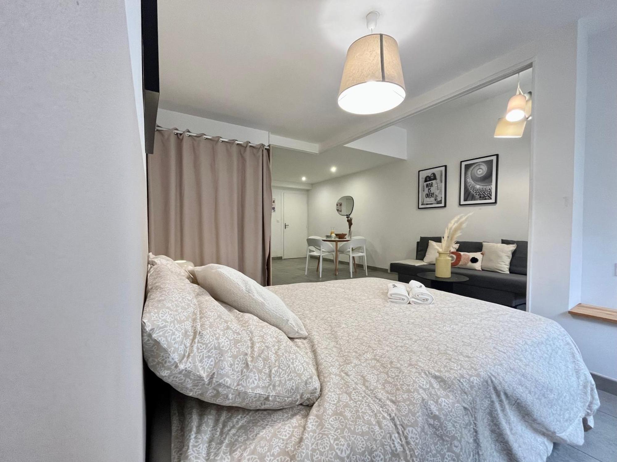 Suite Danbury Lyon Ngoại thất bức ảnh